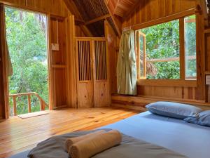 Postel nebo postele na pokoji v ubytování Đà Lạt Củi Homestay