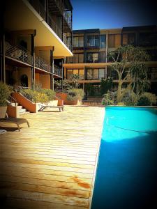 Swimming pool sa o malapit sa Studio loft in the heart of Cape Town