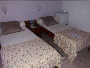En eller flere senge i et værelse på Yria Residencial