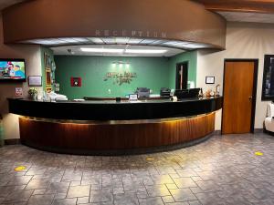 a lobby with a reception counter in a hospital at Apple Tree Inn in Independence