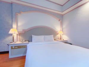 Letto o letti in una camera di Chrysler Hotel