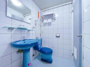 A bathroom at Chrysler Hotel