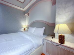Letto o letti in una camera di Chrysler Hotel