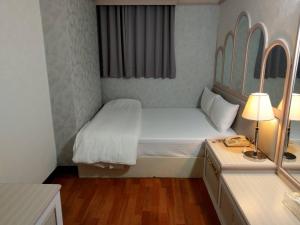 Letto o letti in una camera di Chrysler Hotel