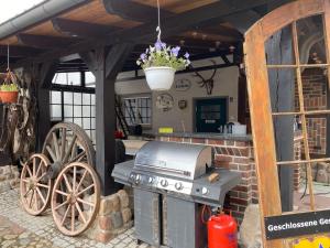 a kitchen with a stove and a wooden wheel at Bett & Bike Hansehof in Salzwedel