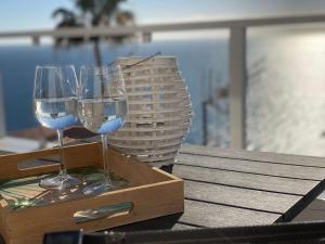 Nápoje v ubytování Casa Aita - refurbished apartment with unparalleled sea view