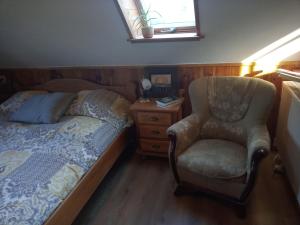 Posteľ alebo postele v izbe v ubytovaní DOMEK POD ŚMIELCEM