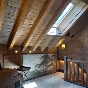 a room with a painting on the wall and a skylight at Casa con jardín Sallent in Sallent de Gállego