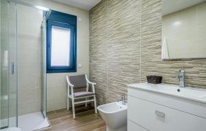 A bathroom at Awesome Home In Noia With Wifi
