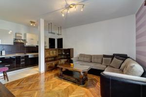 Afbeelding uit fotogalerij van Apartments Zora in Senj