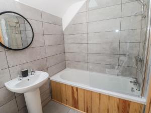 Et badeværelse på 24 Hauxley Links + 26 billeder