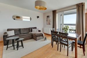 Posedenie v ubytovaní Top Floor z widokiem na morze by Downtown Apartments