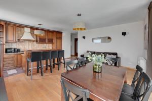 Kuchyňa alebo kuchynka v ubytovaní Top Floor z widokiem na morze by Downtown Apartments