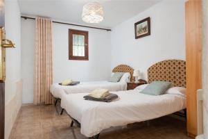 Postel nebo postele na pokoji v ubytování Sunset private Eco-Villa Can Vey