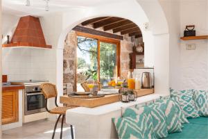Kuchyň nebo kuchyňský kout v ubytování Sunset private Eco-Villa Can Vey