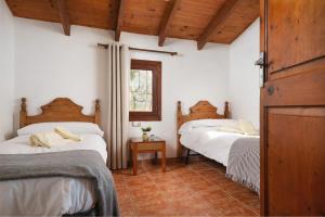 Postel nebo postele na pokoji v ubytování Sunset private Eco-Villa Can Vey