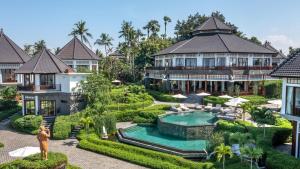 uma vista aérea de um resort com uma piscina em Swan Paradise A Pramana Experience em Gianyar