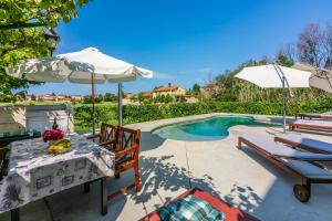 Bazén v ubytovaní Apartments Pool alebo v jeho blízkosti
