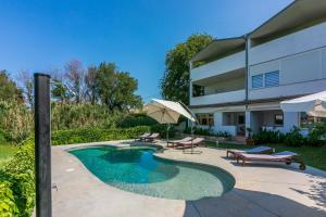 Bazén v ubytovaní Apartments Pool alebo v jeho blízkosti