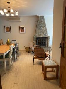Posedenie v ubytovaní La Capilla (casa destinada solo a familias)
