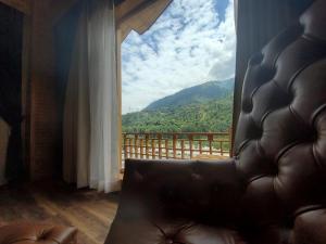 Nespecifikovaný výhled na hory nebo výhled na hory při pohledu z hotelu