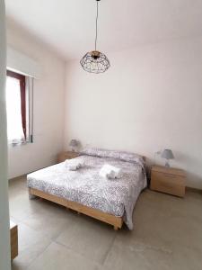 A bed or beds in a room at Villetta Scruscio ri Mare