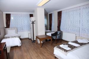 Säng eller sängar i ett rum på Çamlıca Tower Hotel