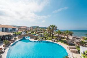 vista sulla piscina del resort di Mirage Arillas Studio Type C19 a Arillas