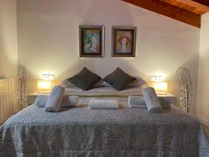 a bedroom with a large bed with two pictures on the wall at Dúplex Dels Estudis in Morella