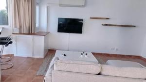 TV a/nebo společenská místnost v ubytování Apartamento Torrox Vibes Frente al Mar