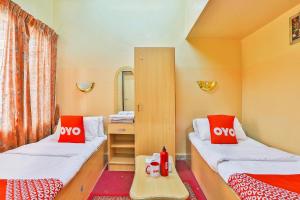 a room with two beds with red and white pillows at OYO 393 Al Wehda Hotel in Dubai