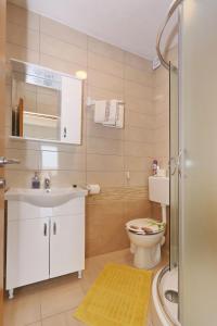 Koupelna v ubytování Apartments Vlado i Vesna