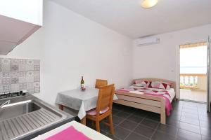 Postel nebo postele na pokoji v ubytování Apartments Vlado i Vesna