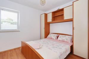 Postel nebo postele na pokoji v ubytování Apartments Vlado i Vesna