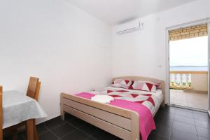 Postel nebo postele na pokoji v ubytování Apartments Vlado i Vesna