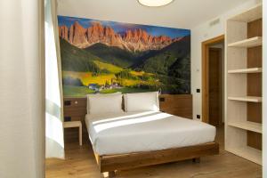 A bed or beds in a room at YUGOGO PELLICO 8 Trento Centro