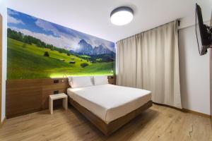 A bed or beds in a room at YUGOGO PELLICO 8 Trento Centro