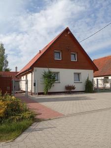 a house with a brown and white at Domek na Mazurach Apartamenty nad jeziorem Warpuny in Warpuny