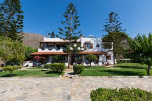 Gallery image of Beachfront Family Villa Katerina with Private pool, Playground, BBQ & Amazing Sea Views! in Petres