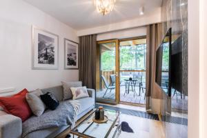 Televízia a/alebo spoločenská miestnosť v ubytovaní Apartamenty Royal Resort Spa