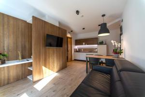 A kitchen or kitchenette at YUGOGO PELLICO 8 Trento Centro