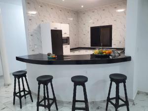 Cucina o angolo cottura di La Baraka, extravagant villa for 8 with pool in Saly