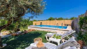 Bazén v ubytování Villa Los Arcos Alhaurín de la Torre by Ruralidays nebo v jeho okolí