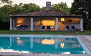 Bazén v ubytování Casas da Piedade nebo v jeho okolí + 24 fotografií
