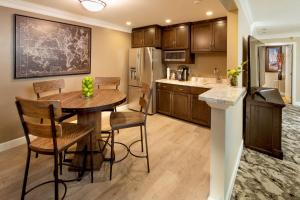 A kitchen or kitchenette at Best Western Plus Humboldt Bay Inn