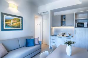 a living room with a couch and a table at Villa Zavatta "B&B - Rooms & Apartments" in Bellaria-Igea Marina