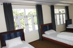 Postel nebo postele na pokoji v ubytování Alpen Hotel Skardu