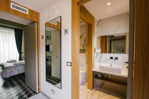A bathroom at Le Camere dei Conti