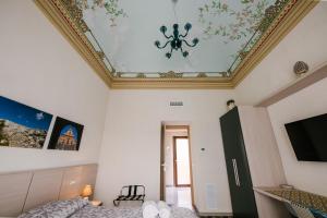 A television and/or entertainment centre at Le Camere dei Conti