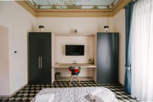 A television and/or entertainment centre at Le Camere dei Conti